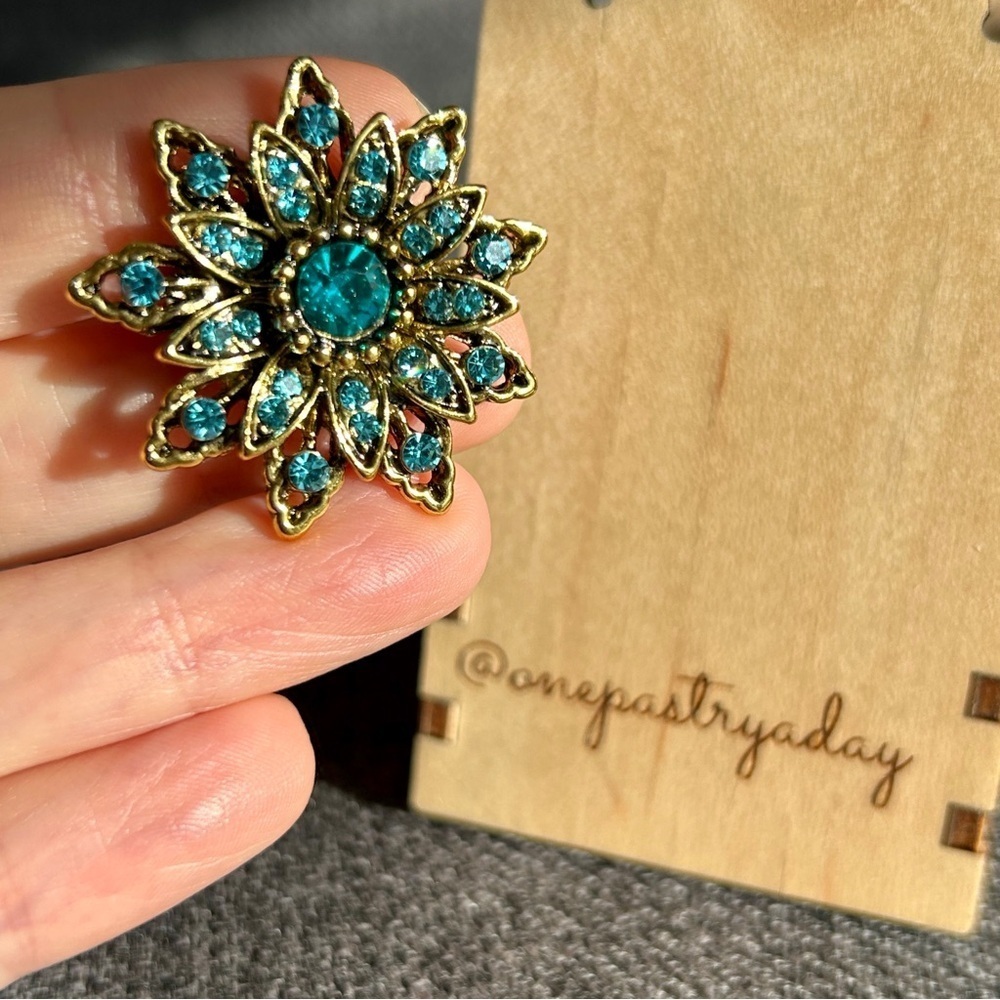 Austrian Crystal Rhinestone Fashion Brooch Pin, Blue, Aqua, Gold (STAR) - Picture 16 of 16